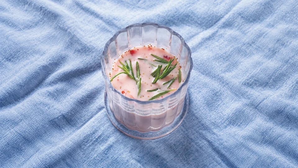 Çilekli Biberiyeli Smoothie