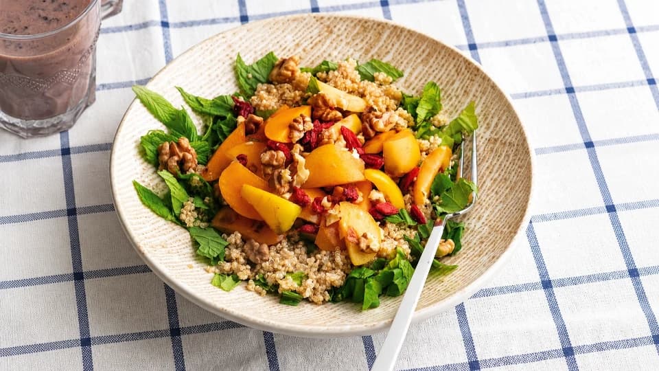 Yenidünyalı Kinoalı Salata
