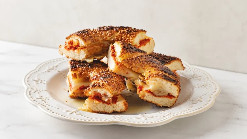 Acukalı Peynirli Simit Tost