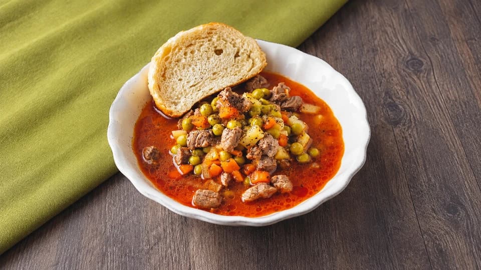 Kuşbaşılı Garnitürlü Sebze Yemeği