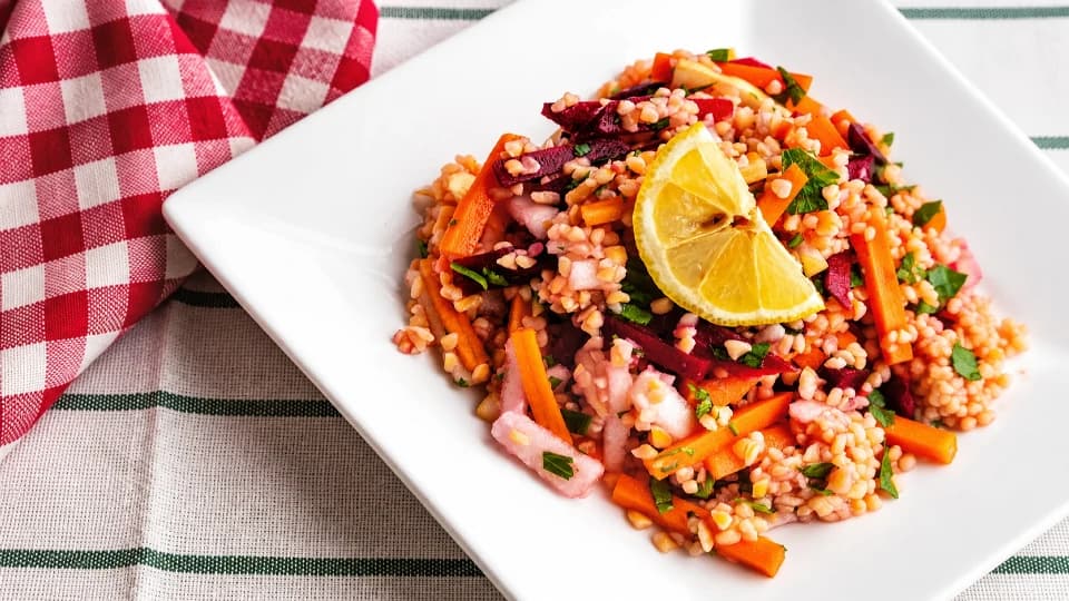 Armutlu Pancarlı Salata