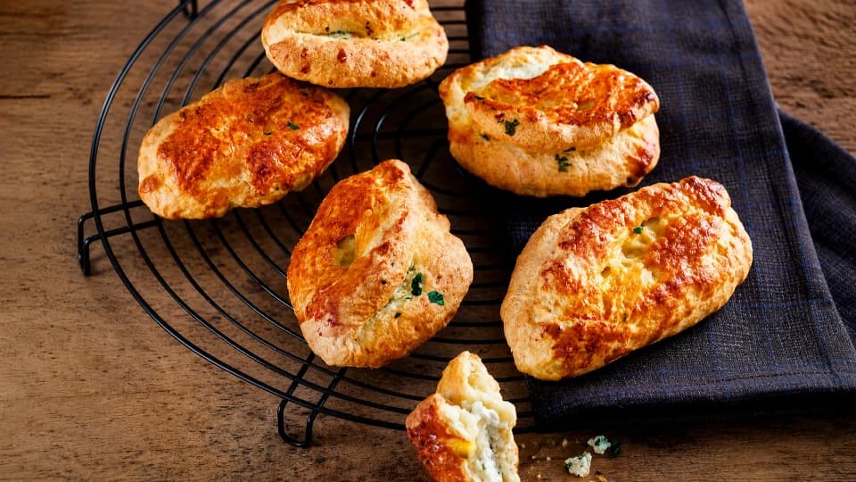 Peynirli Pastane Poğaçası