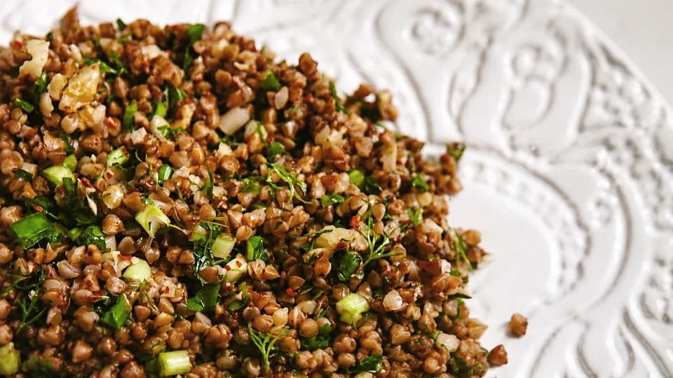 Cevizli Karabuğday Salatası