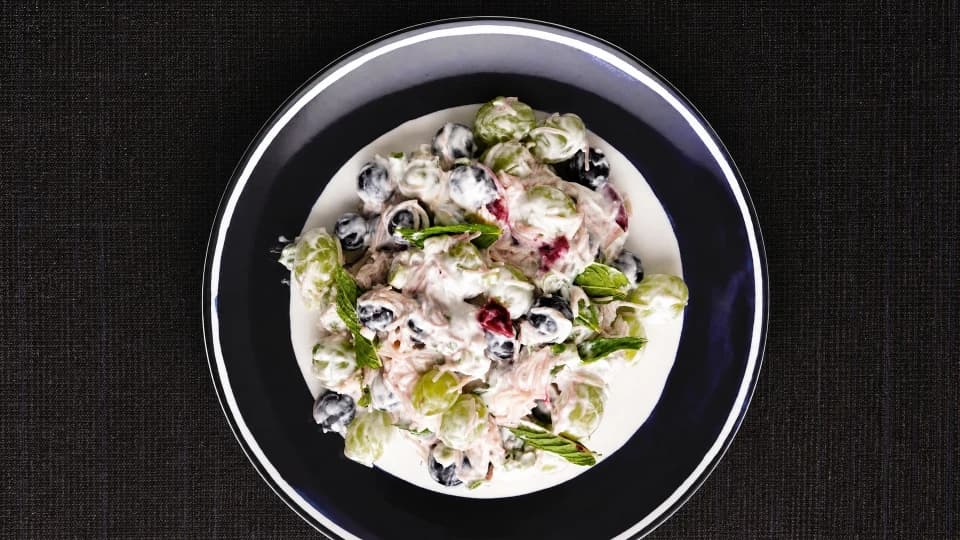 Tel Şehriyeli Üzümlü Tavuklu Salata