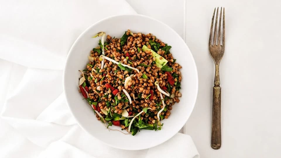 Demlenmiş Karabuğday Salatası