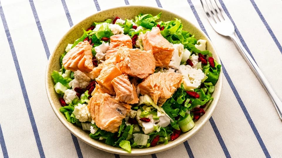 Goji Berryli Somonlu Salata