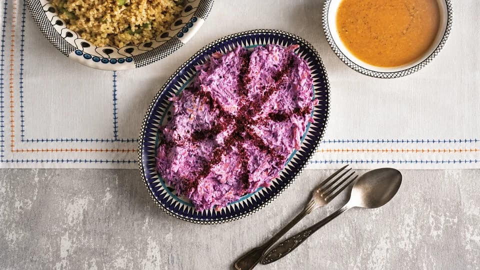 Yoğurtlu Mor Lahana Salatası