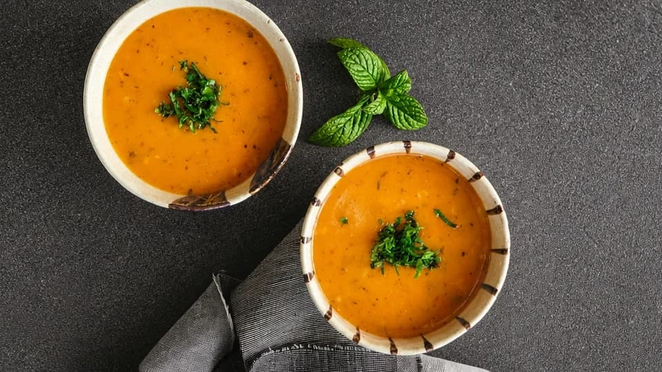 Yeşil Mercimekli Naneli Tarhana Çorbası