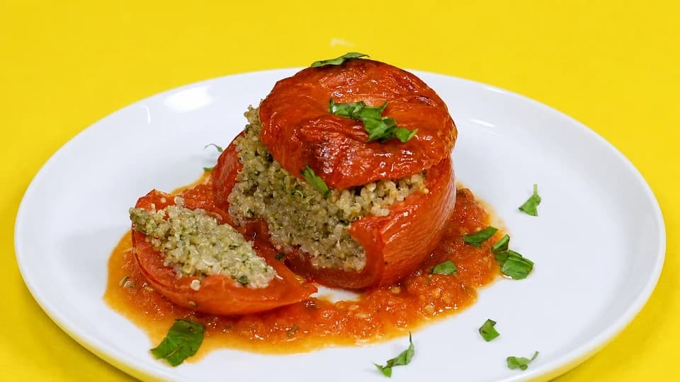 Kinoalı Domates Dolması