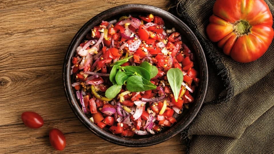 Sumaklı Domates Salatası