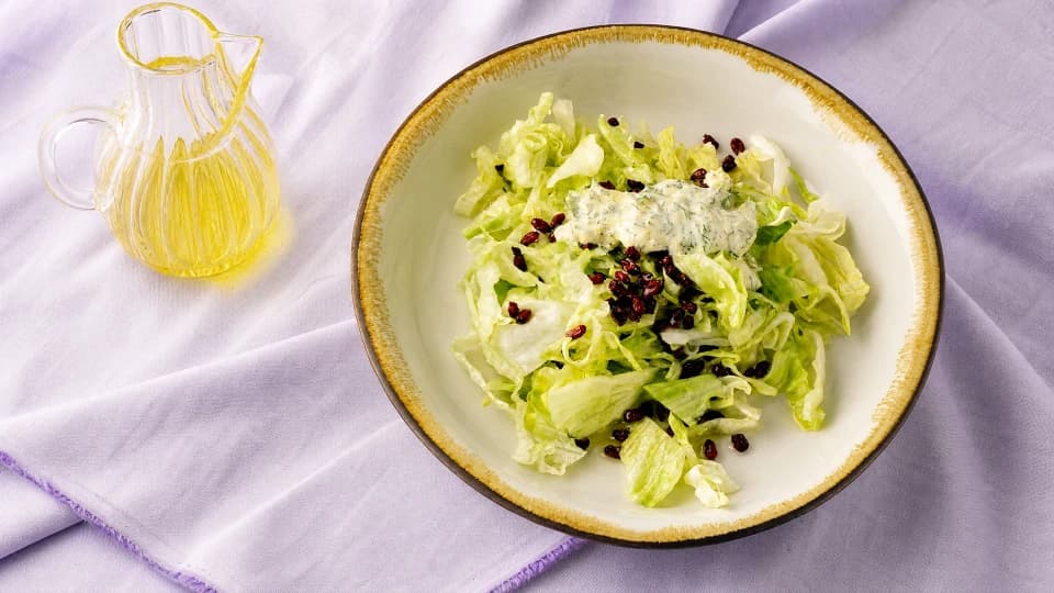 Soslu Yeşil Salata