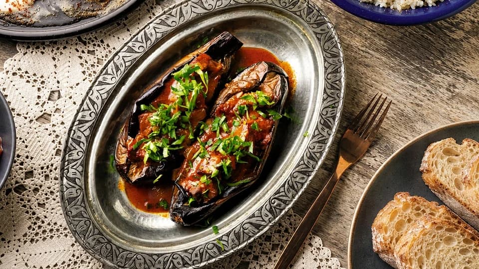 Tencerede Kuşbaşılı Patlıcan Kebabı