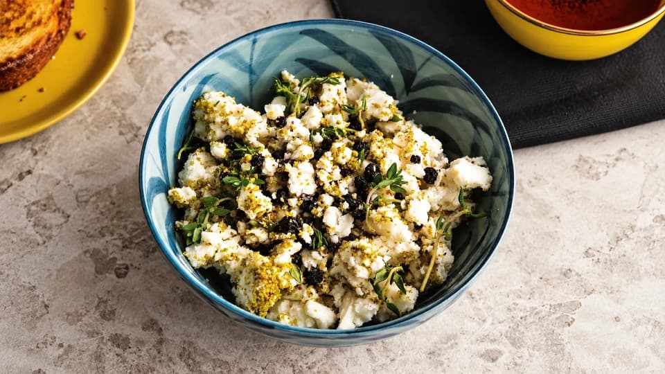 Fıstıklı Peynir Salatası