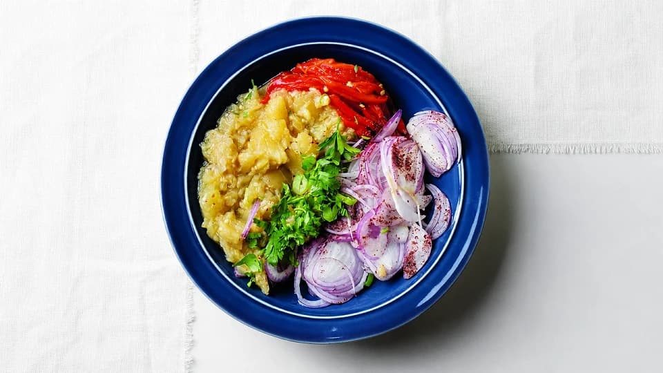 Közlenmiş Patlıcan Salatası