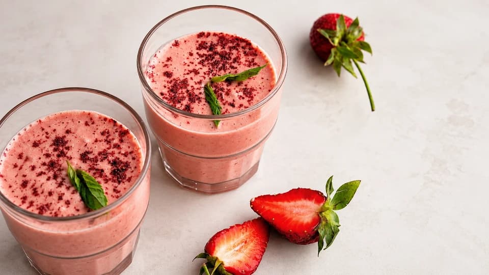 Çilekli Sumaklı Smoothie