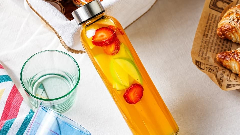 Yeşil Elmalı ve Limonlu Soğuk Çay