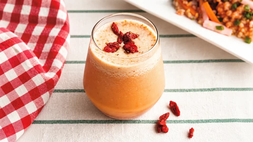 Badem Sütü ve Goji Berryli İçecek