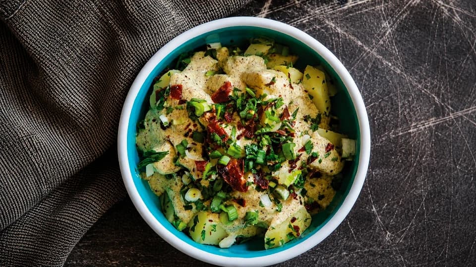 Pastırmalı Hardallı Patates Salatası