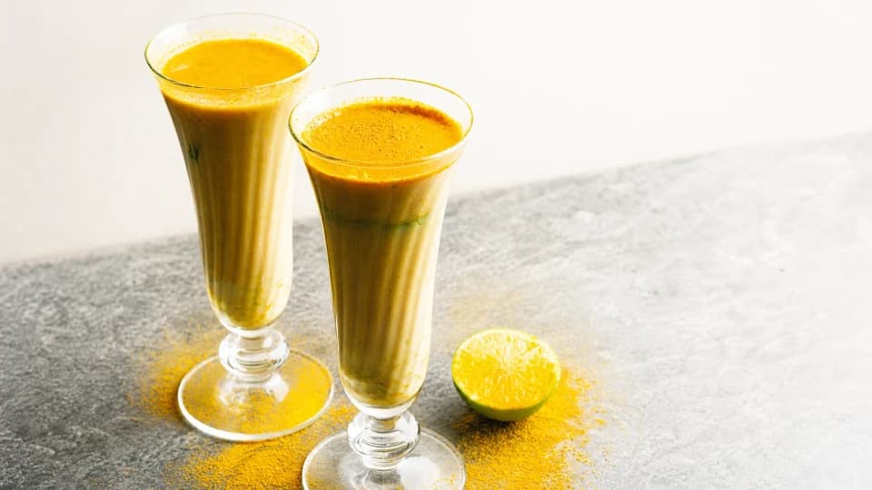 Misket Limonlu Zerdeçallı ve Fındık Sütlü İçecek