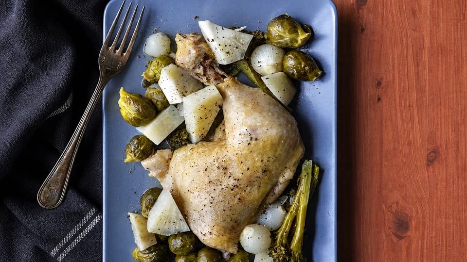 Tavuklu Brokoli ve Brüksel Lahanası Yemeği