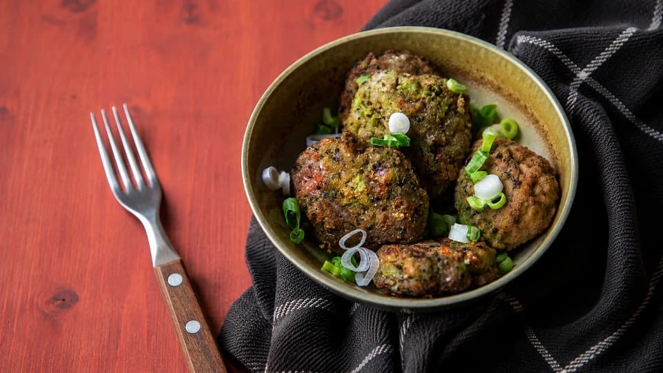 Peynirli Brokoli Köftesi