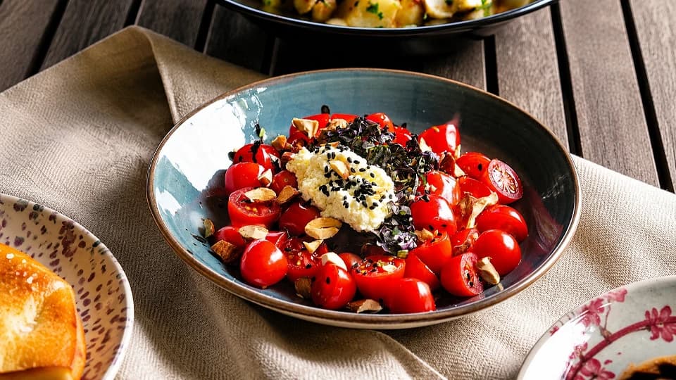Labneli Domates Salatası