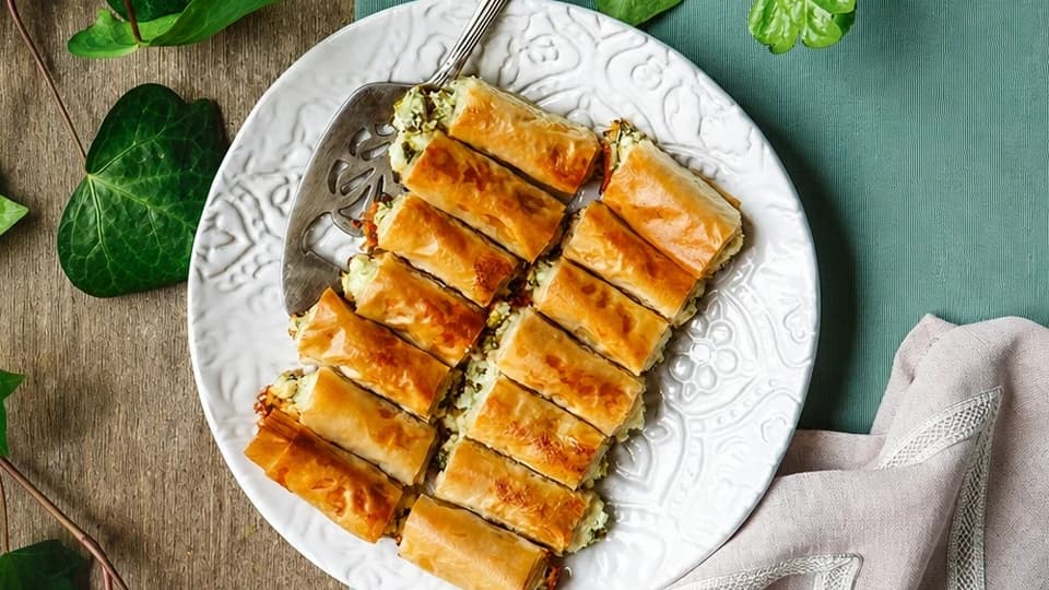 Peynirli ve Otlu Pratik Börek