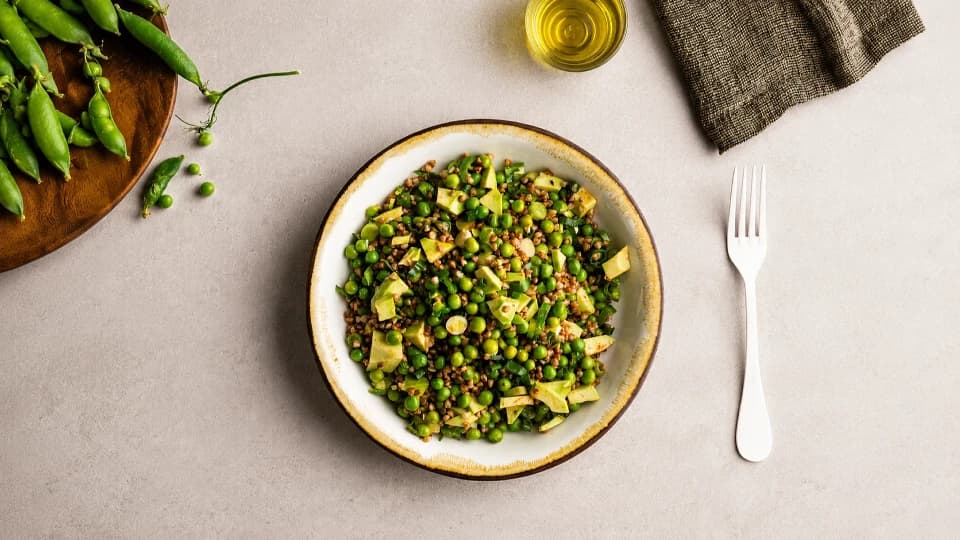 Karabuğdaylı Bezelye Salatası