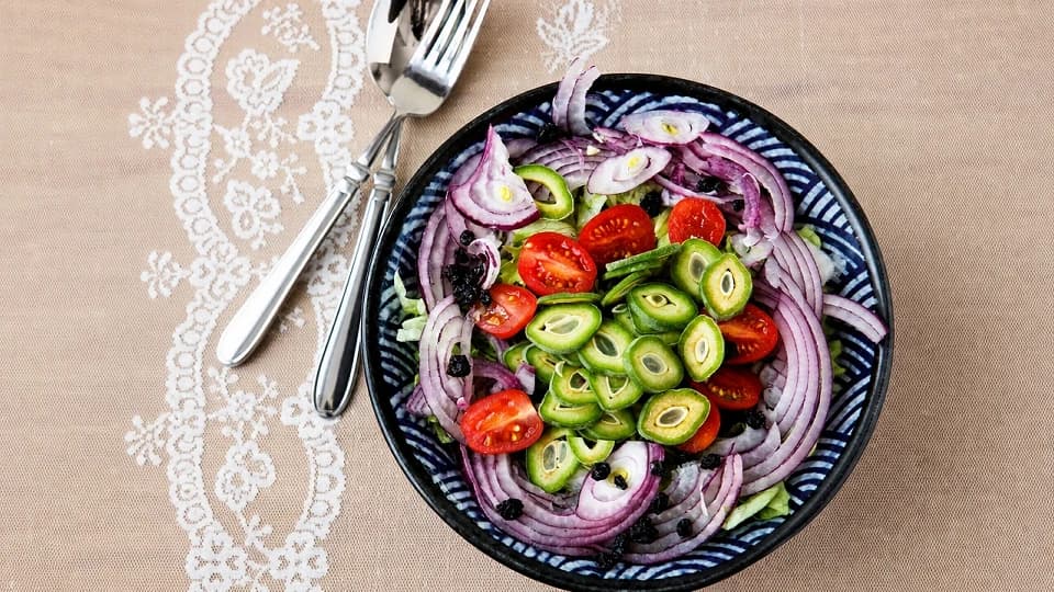 Kuş Üzümlü Çağla Salatası