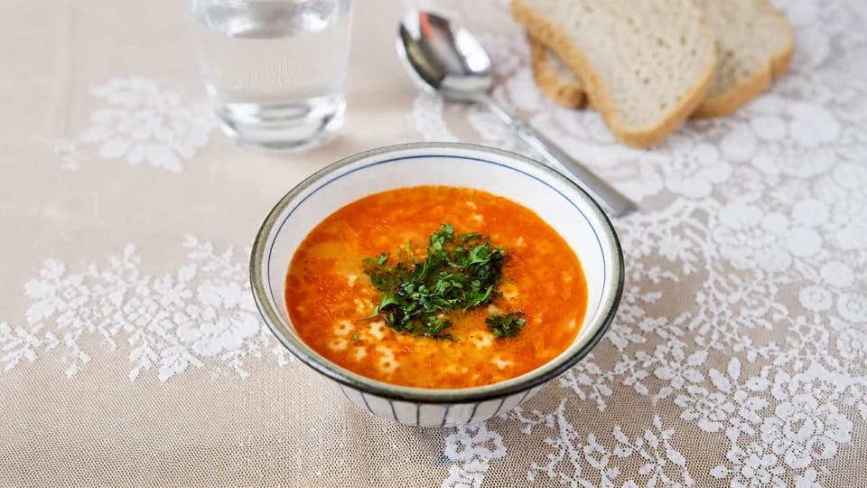 Tavuk Suyuna Yıldız Şehriye Çorbası