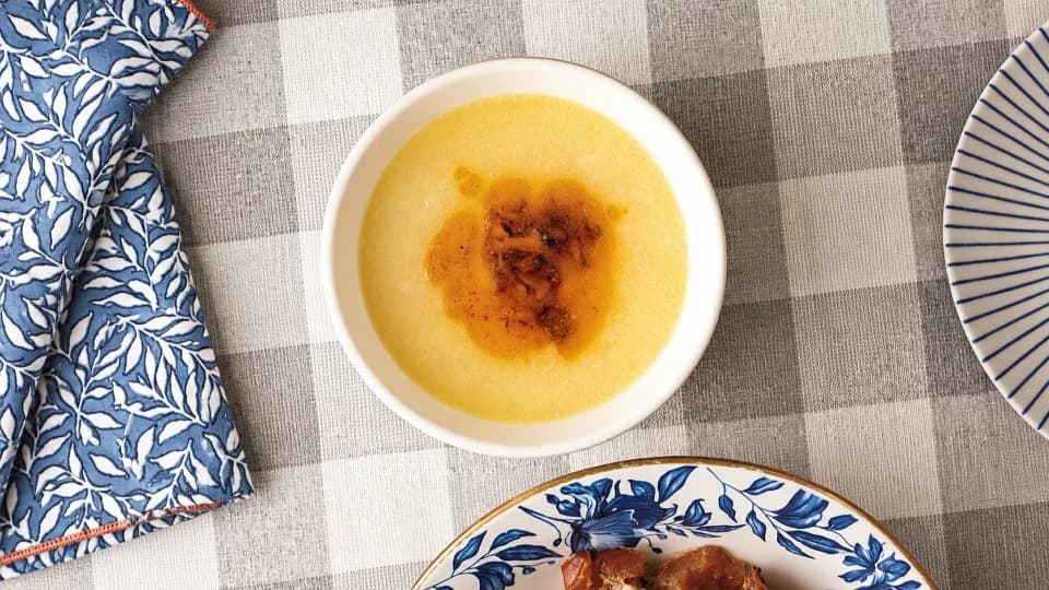 Kemik Suyuna Fıstık Soslu Un Çorbası