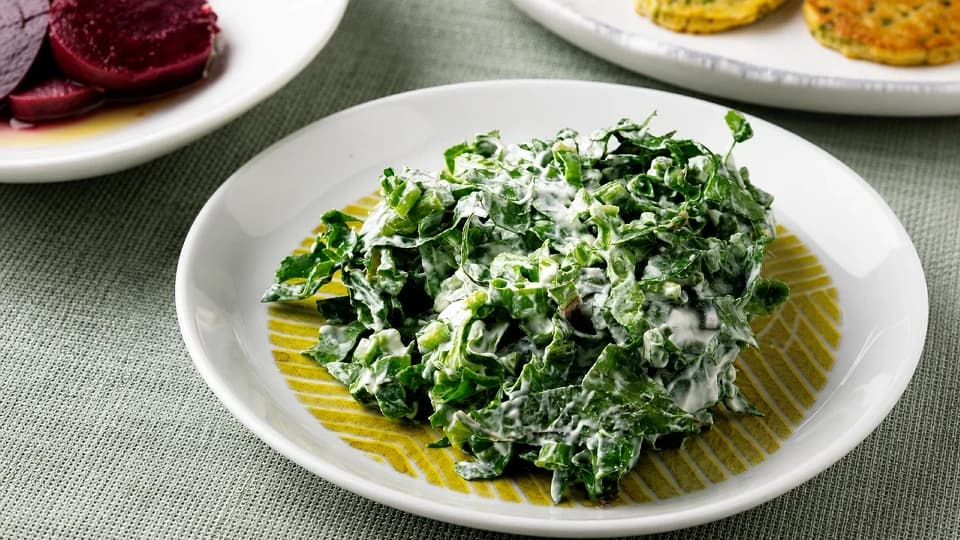Yoğurtlu Yeşil Salata