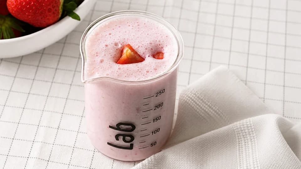 Akçaağaç Şuruplu Çilek Smoothie