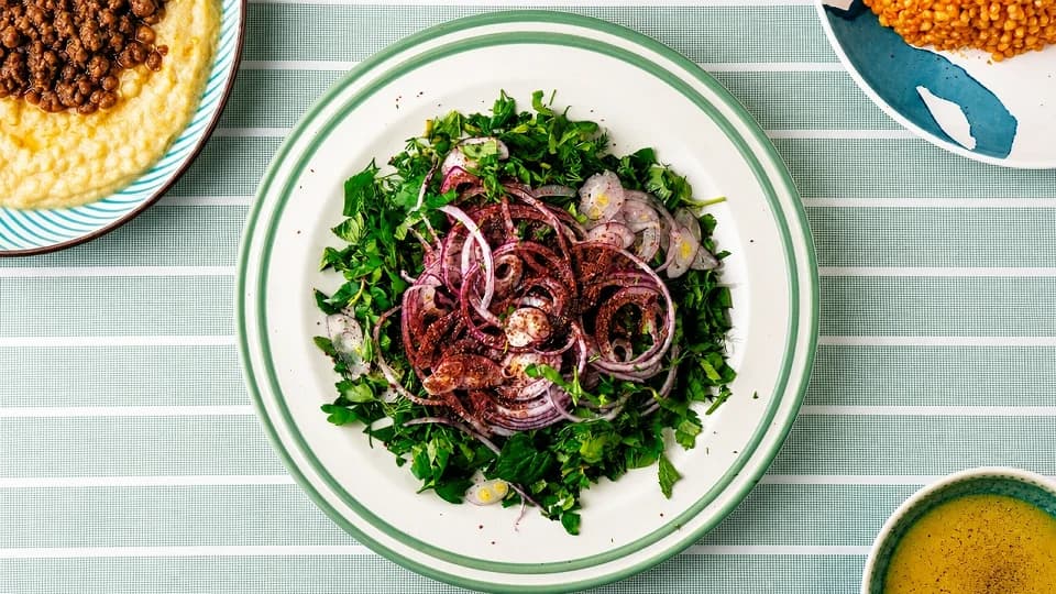 Mor Soğanlı Yeşil Salata