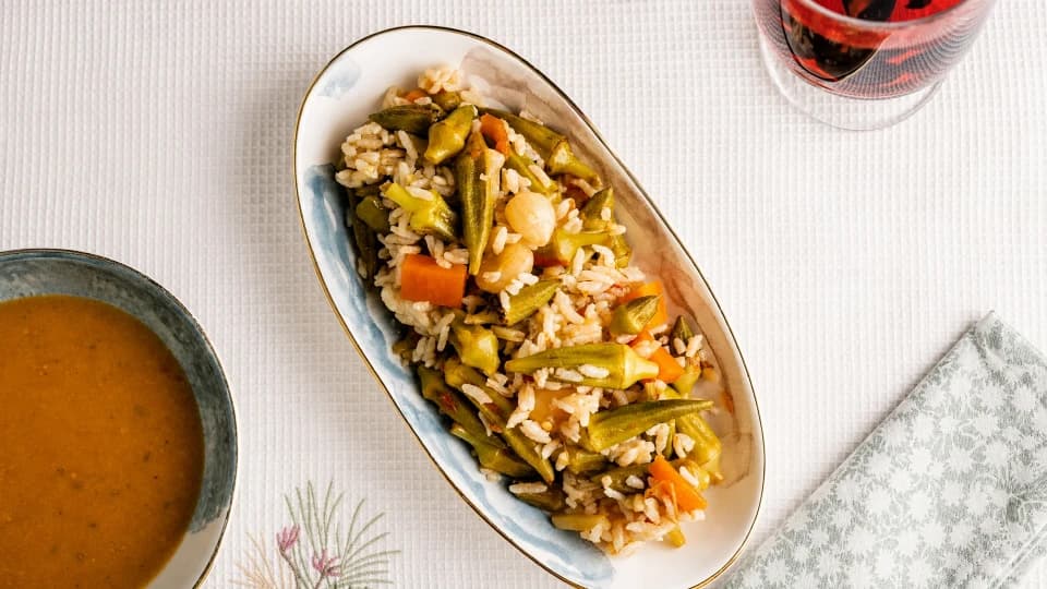 Zeytinyağlı Bamyalı Pirinç Pilavı