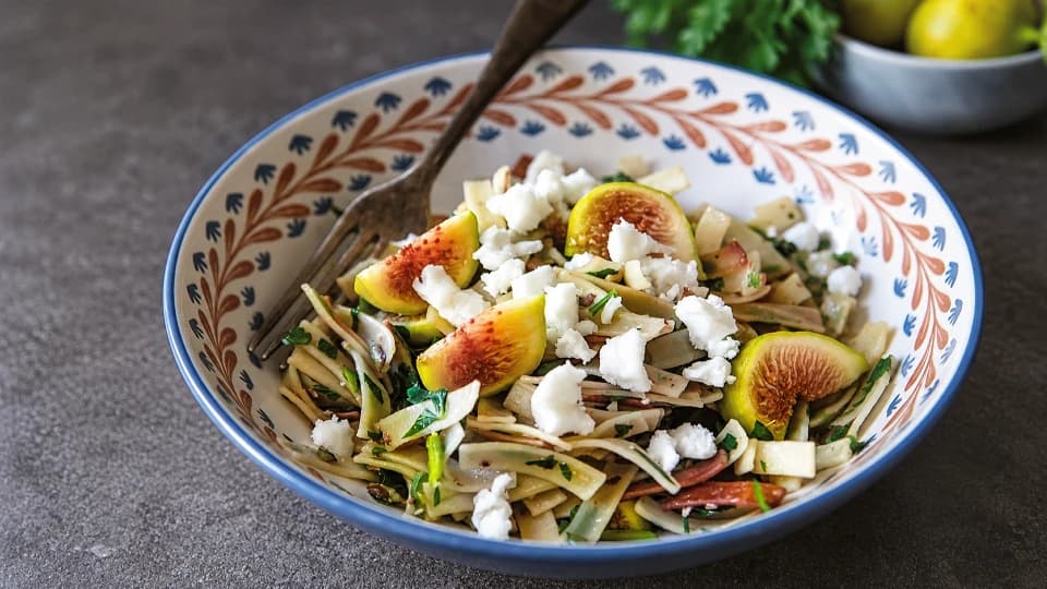 Erişteli İncirli Ilık Salata