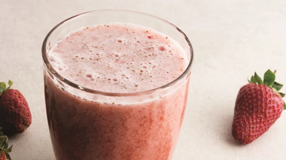 Çilekli Hindistan Cevizi Sütlü Smoothie