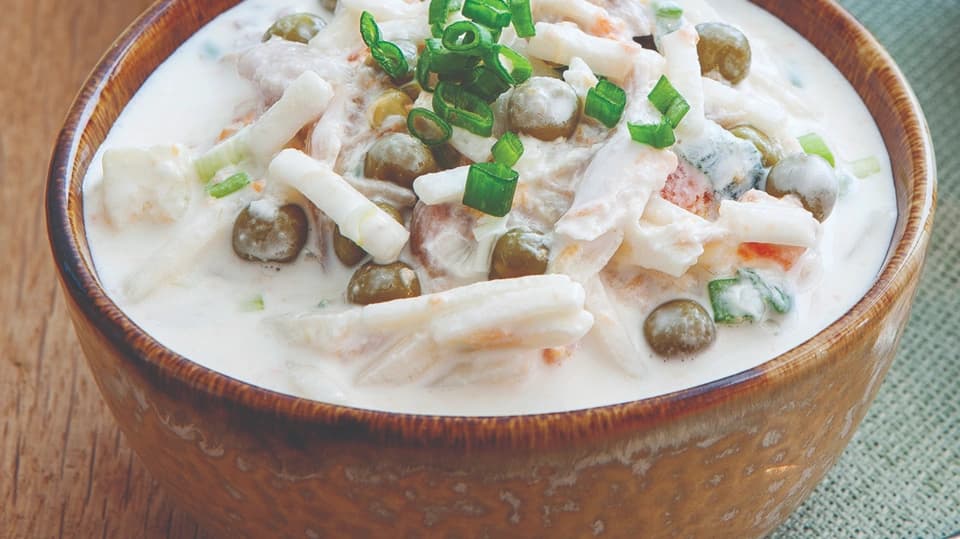 Tavuklu Erişteli Salata