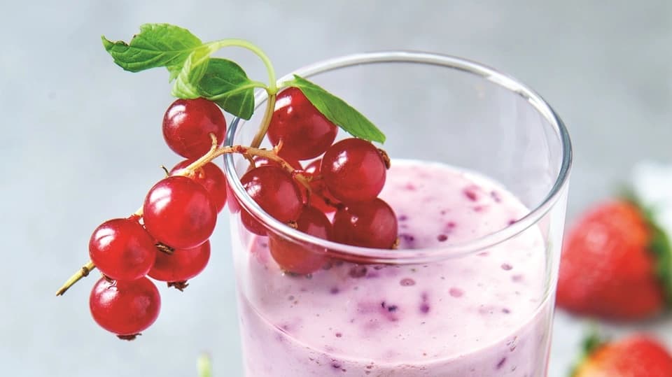 Kefir Yoğurtlu ve Orman Meyveli Smoothie